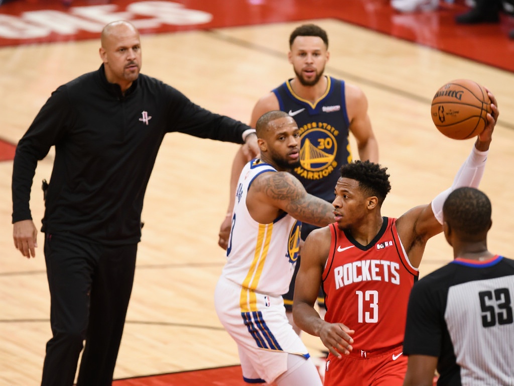 火箭三分手感冰冷！上半场仅8中2，勇士23中11领先12分