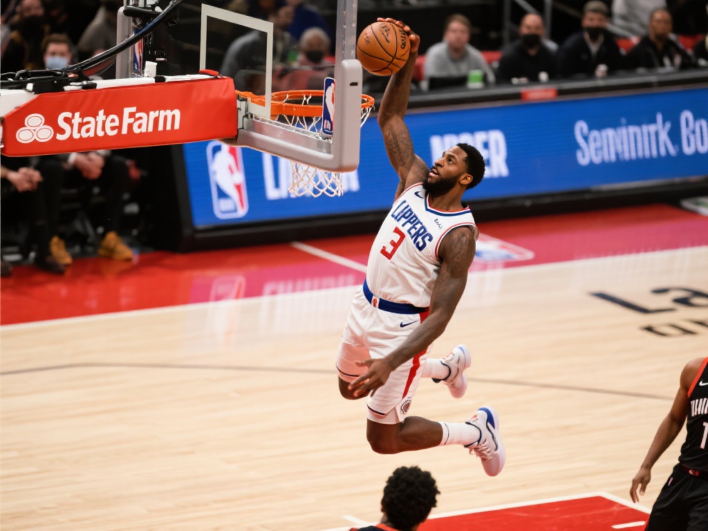 麦克丹尼尔斯抢断快攻 兰德尔霸气双扣得分